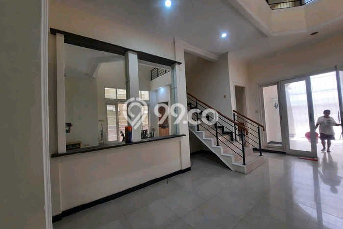 Rumah Mewah LB 300m2 Siap Huni Desain Elegan di Dharma Husada, Surabaya Rumah Mewah LB 300m2 Siap Huni Desain Elegan di Dharma Husada, Surabaya