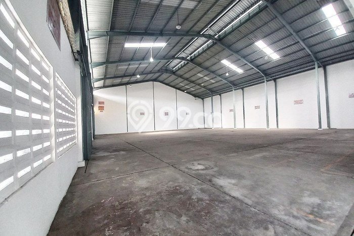 Unit Gudang Disewa Lokasi Blimbing, Malang Spesifikasi Luas Bangunan 1000m2 Unit Gudang Disewa Lokasi Blimbing, Malang Spesifikasi Luas Bangunan 1000m2