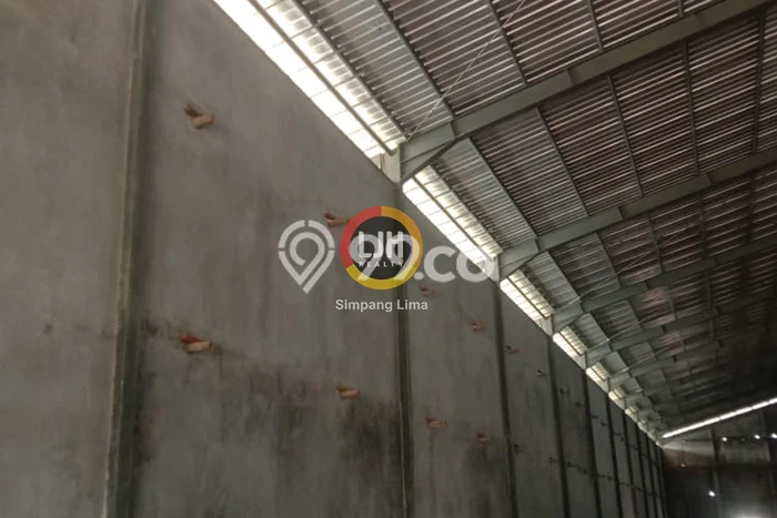 Gudang paling strategis disewakan di Ngaliyan Semarang Gudang paling strategis disewakan di Ngaliyan Semarang