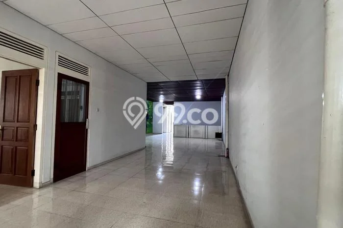 Ruko Kawasan Brumbungan, Luas 300m2m², Area Bisnis, Siap Operasional Ruko Kawasan Brumbungan, Luas 300m2m², Area Bisnis, Siap Operasional