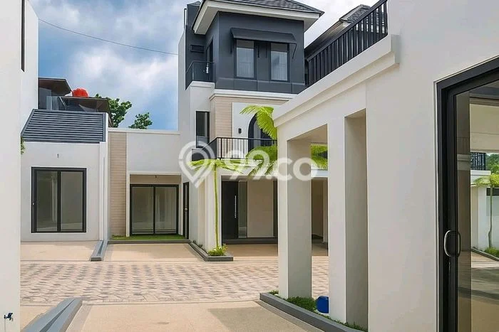 For Sale Rumah 4 Kamar Lokasi Strategis Bagus dan Strategis di Semarang Tengah For Sale Rumah 4 Kamar Lokasi Strategis Bagus dan Strategis di Semarang Tengah
