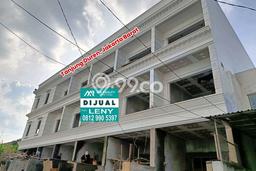 Rumah Elit LB 240m2 Siap Pakai Desain Elegan di Tanjung Duren, Jakarta Barat Rumah Elit LB 240m2 Siap Pakai Desain Elegan di Tanjung Duren, Jakarta Barat