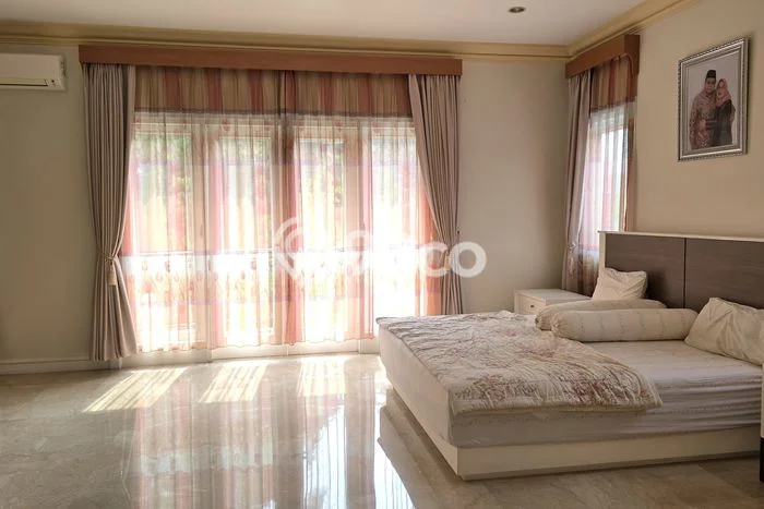 Rumah Mewah LB 500m2 Siap Huni Desain Elegan di BSD Bukit Golf, Tangerang Rumah Mewah LB 500m2 Siap Huni Desain Elegan di BSD Bukit Golf, Tangerang
