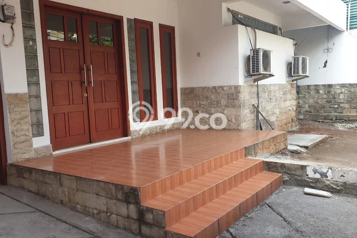 Sewa Rumah Murah di Tomang Jakarta Barat Punya 4 Kamar Tidur Sewa Rumah Murah di Tomang Jakarta Barat Punya 4 Kamar Tidur