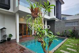Rumah Mewah LB 211m2 Siap Pakai Desain Elegan di Pondok Labu, Jakarta Selatan Rumah Mewah LB 211m2 Siap Pakai Desain Elegan di Pondok Labu, Jakarta Selatan