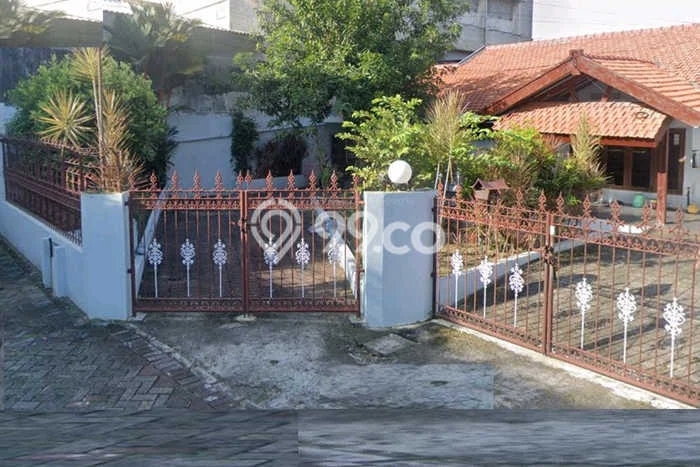 For Sale! Luxury House LT 412m2 Desain Elegan di Surabaya Kota For Sale! Luxury House LT 412m2 Desain Elegan di Surabaya Kota
