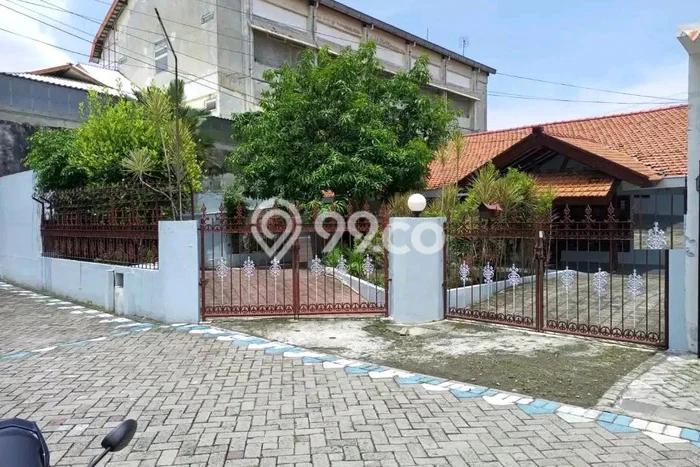 For Sale! Luxury House LT 412m2 Desain Elegan di Surabaya Kota For Sale! Luxury House LT 412m2 Desain Elegan di Surabaya Kota