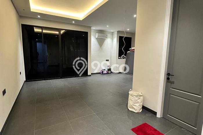 Rumah Luxury Modern Tanpa Renovasi di Puri Indah Jakarta Barat Rumah Luxury Modern Tanpa Renovasi di Puri Indah Jakarta Barat