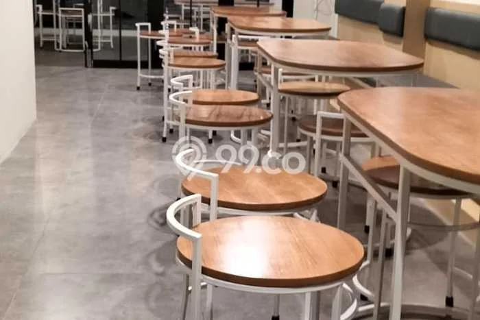 Unit Komersial Disewakan di Jakarta Barat Area Strategis Harga Kompetitif Unit Komersial Disewakan di Jakarta Barat Area Strategis Harga Kompetitif