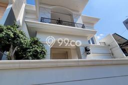 Ready to Use! Premium House LT 297m2 Desain Modern di Pleburan Ready to Use! Premium House LT 297m2 Desain Modern di Pleburan