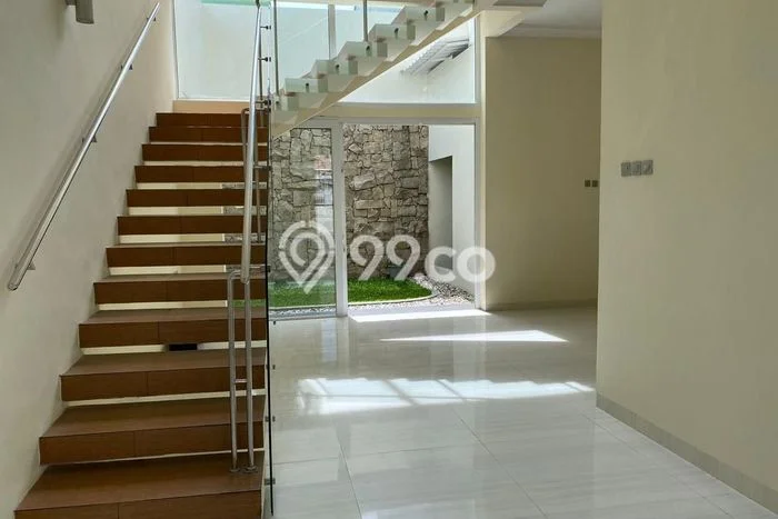 Rumah Elit Modern Siap Huni di Pleburan Semarang Rumah Elit Modern Siap Huni di Pleburan Semarang