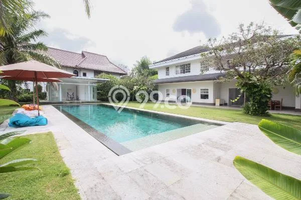 For Sale! Luxury House LT 1630m2 Desain Elegan di Umalas For Sale! Luxury House LT 1630m2 Desain Elegan di Umalas