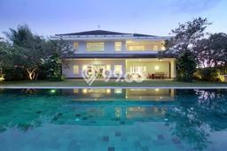 For Sale! Luxury House LT 1630m2 Desain Elegan di Umalas For Sale! Luxury House LT 1630m2 Desain Elegan di Umalas