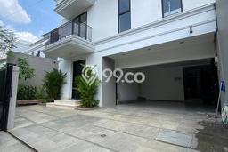 Sewa Rumah Strategis LT 300m2 / LB 700m2 di Senopati, Jakarta Selatan Sewa Rumah Strategis LT 300m2 / LB 700m2 di Senopati, Jakarta Selatan