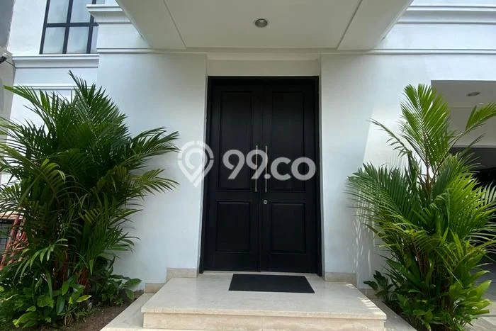 Sewa Rumah Strategis LT 300m2 / LB 700m2 di Senopati, Jakarta Selatan Sewa Rumah Strategis LT 300m2 / LB 700m2 di Senopati, Jakarta Selatan