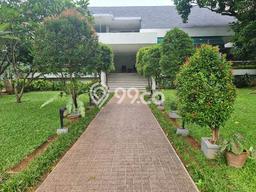 Sewa Rumah Nyaman di Kemang LT 2700m2 / LB 821m2 Kondisi Bagus Sewa Rumah Nyaman di Kemang LT 2700m2 / LB 821m2 Kondisi Bagus