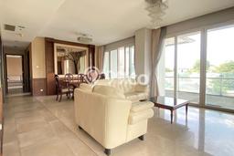 Hunian Apartemen High-Class untuk Dijual di Jakarta Selatan dengan 3 BR & 3 Kamar Mandi Hunian Apartemen High-Class untuk Dijual di Jakarta Selatan dengan 3 BR & 3 Kamar Mandi
