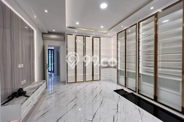 Dijual Rumah Mewah Elegan Dengan View Cantik di Alam Sutera, Tangerang Dijual Rumah Mewah Elegan Dengan View Cantik di Alam Sutera, Tangerang