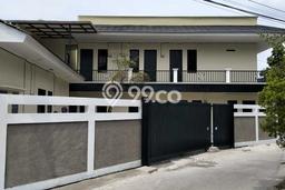HOT LISTING! Rumah Siap Huni di Karang Tengah, Tangerang, LT 221m² Bangunan 300m² HOT LISTING! Rumah Siap Huni di Karang Tengah, Tangerang, LT 221m² Bangunan 300m²