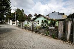 Lahan Dijual Lokasi Strategis di Sleman dengan Luas 304m2 Lahan Dijual Lokasi Strategis di Sleman dengan Luas 304m2