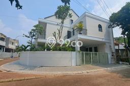 Ready to Use! Premium House LT 220m2 Desain Elegan di BSD Kencana Loka Ready to Use! Premium House LT 220m2 Desain Elegan di BSD Kencana Loka