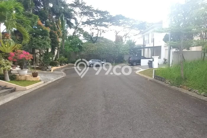 Rumah Eksklusif Dijual LT 300m2 di Serpong, Tangerang Selatan Rumah Eksklusif Dijual LT 300m2 di Serpong, Tangerang Selatan