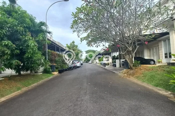 Rumah Eksklusif Dijual LT 300m2 di Serpong, Tangerang Selatan Rumah Eksklusif Dijual LT 300m2 di Serpong, Tangerang Selatan