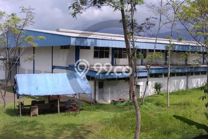 LOKASI STRATEGIS! Pabrik di Cidahu, Luas 2600m², Pusat Komersial, Jalan Utama LOKASI STRATEGIS! Pabrik di Cidahu, Luas 2600m², Pusat Komersial, Jalan Utama