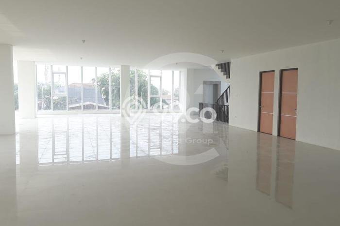 LOKASI PREMIUM! Komersial di Matraman, Luas 2107m², Akses Utama LOKASI PREMIUM! Komersial di Matraman, Luas 2107m², Akses Utama