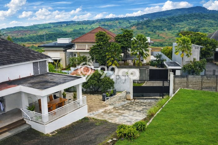 For Sale! Premium House LT 1641m2 Desain Elegan di Sentul City For Sale! Premium House LT 1641m2 Desain Elegan di Sentul City