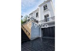 Jual Rumah Luas Elegan Dengan View Cantik di Sentul City, Bogor Jual Rumah Luas Elegan Dengan View Cantik di Sentul City, Bogor