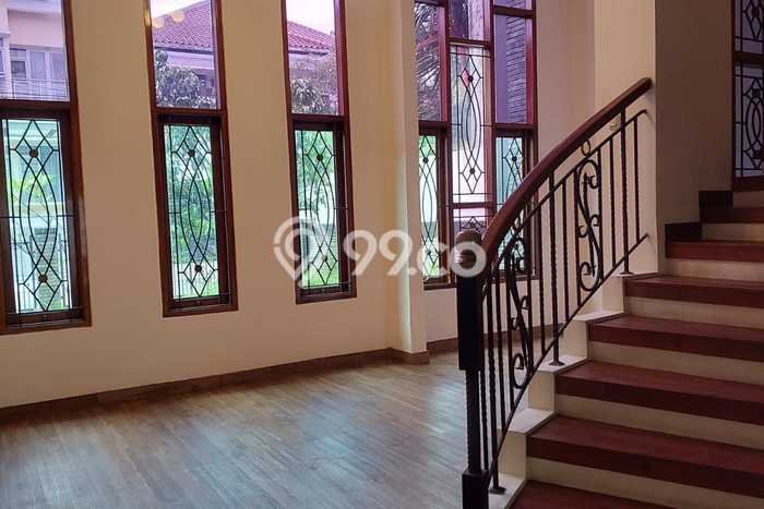 Lokasi strategis! Rumah siap huni disewakan di Batununggal LB 400m2 Lokasi strategis! Rumah siap huni disewakan di Batununggal LB 400m2