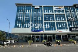 Ruko disewakan di Makassar Makassar dengan luas bangunan 450m2 Ruko disewakan di Makassar Makassar dengan luas bangunan 450m2