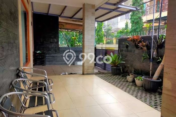 SIAP HUNI! Rumah Asri di Burangrang, Luas 354m² LB 210m² SIAP HUNI! Rumah Asri di Burangrang, Luas 354m² LB 210m²