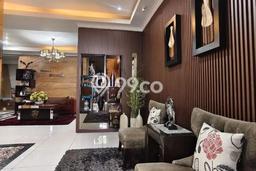 For Sale! Luxury House LT 209m2 Desain Elegan di Turangga For Sale! Luxury House LT 209m2 Desain Elegan di Turangga