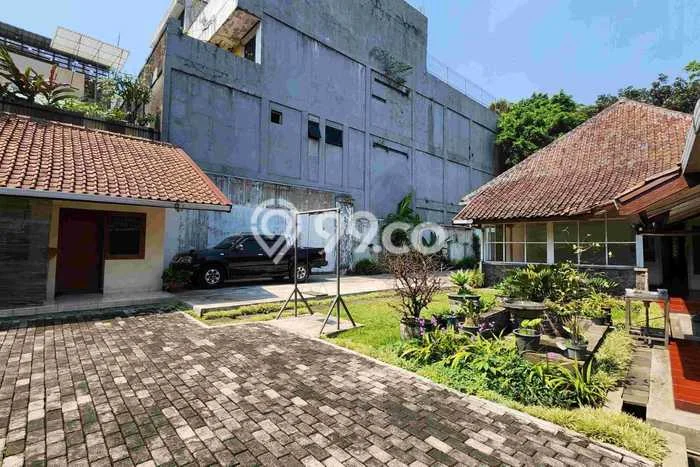 GOOD DEAL! Rumah Strategis di , LT 915m2m² LB 400m2m² GOOD DEAL! Rumah Strategis di , LT 915m2m² LB 400m2m²