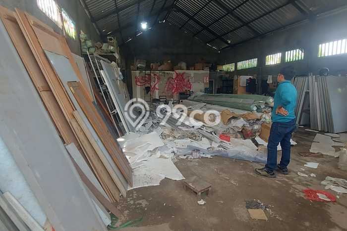 Area Ramai! Gudang Dijual di Pedurungan untuk Bisnis Luas Bangunan 250m2 Area Ramai! Gudang Dijual di Pedurungan untuk Bisnis Luas Bangunan 250m2