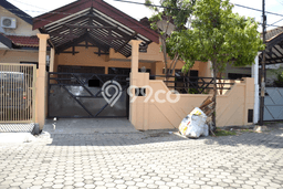 Jual Rumah Bagus Siap Huni LB 180m2 di Wiyung, Surabaya Jual Rumah Bagus Siap Huni LB 180m2 di Wiyung, Surabaya