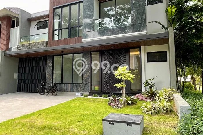 Rumah Mewah LB 450m2 Siap Huni Desain Elegan di Citraland, Surabaya Rumah Mewah LB 450m2 Siap Huni Desain Elegan di Citraland, Surabaya