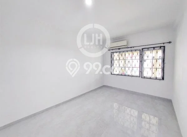 Disewakan! Rumah 3 Kamar Tidur &
2 Kamar Mandi di Batam Centre, Batam Disewakan! Rumah 3 Kamar Tidur &
2 Kamar Mandi di Batam Centre, Batam