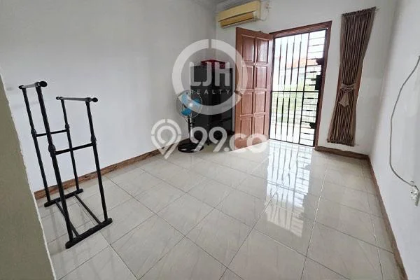 Disewakan! Rumah 3 Kamar Tidur &
3 Kamar Mandi di Batam Centre, Batam Disewakan! Rumah 3 Kamar Tidur &
3 Kamar Mandi di Batam Centre, Batam
