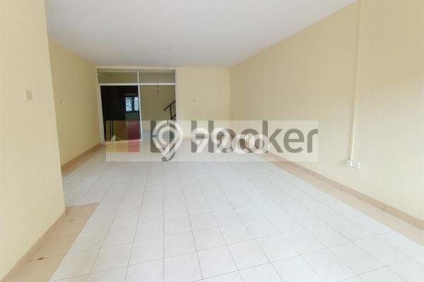 Rumah Terawat di Nagoya, Batam, LT 187m², LB 150m² Rumah Terawat di Nagoya, Batam, LT 187m², LB 150m²