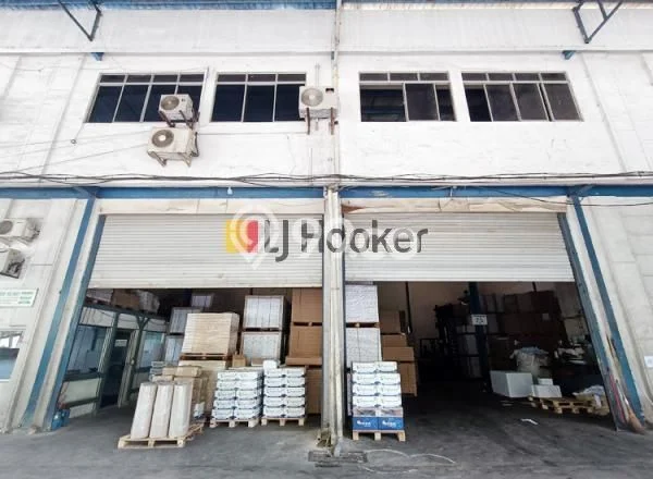 LOKASI PREMIUM! Gudang Kawasan Usaha Kawasan Pelita, Luas 216m², Siap Bisnis LOKASI PREMIUM! Gudang Kawasan Usaha Kawasan Pelita, Luas 216m², Siap Bisnis