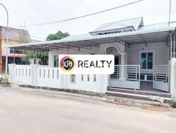 PREMIUM CHOICE! Rumah kawasan Batam Centre, 4 KT, Area Asri, LT 202m² Bangunan 165m² PREMIUM CHOICE! Rumah kawasan Batam Centre, 4 KT, Area Asri, LT 202m² Bangunan 165m²