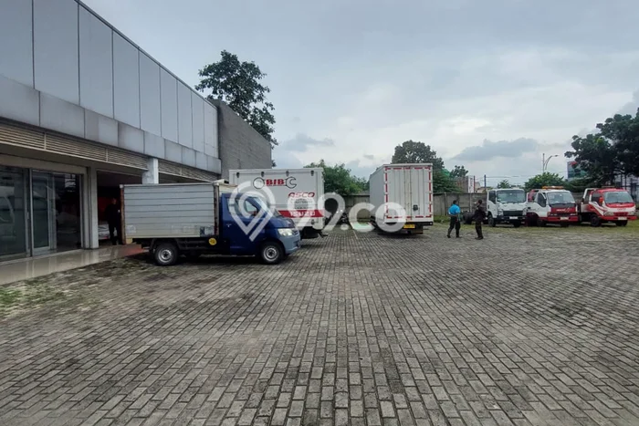 Jual Komersial Kawasan Pasar Minggu, Luas 900m², Area Bisnis, Akses Strategis Jual Komersial Kawasan Pasar Minggu, Luas 900m², Area Bisnis, Akses Strategis