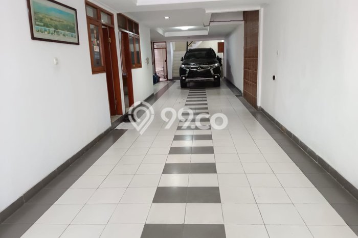 Lokasi strategis! Rumah siap huni dikontrakkan di Palmerah LB 670m2 Lokasi strategis! Rumah siap huni dikontrakkan di Palmerah LB 670m2