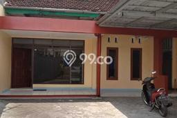 Disewakan! Rumah 5 Kamar Tidur &
3 Kamar Mandi di Sleman, Yogyakarta Disewakan! Rumah 5 Kamar Tidur &
3 Kamar Mandi di Sleman, Yogyakarta