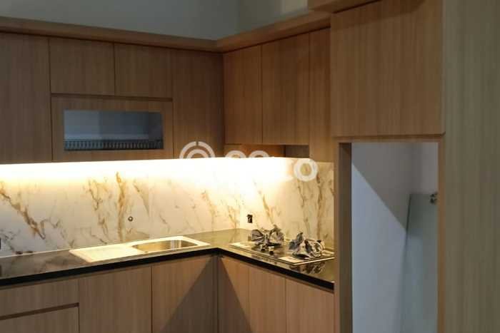 Rumah Mewah LB 151m2 Siap Pakai Desain Elegan di BSD Green Wich, Tangerang Rumah Mewah LB 151m2 Siap Pakai Desain Elegan di BSD Green Wich, Tangerang