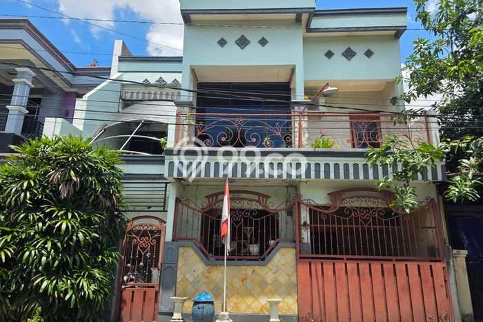 For Sale Rumah 6 Kamar Lokasi Ideal Nyaman dan Strategis di Waru For Sale Rumah 6 Kamar Lokasi Ideal Nyaman dan Strategis di Waru