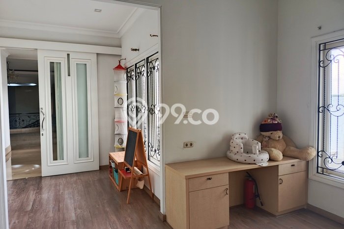 Jual Rumah Mewah Elegan Dengan View Cantik di Intercon, Jakarta Barat Jual Rumah Mewah Elegan Dengan View Cantik di Intercon, Jakarta Barat